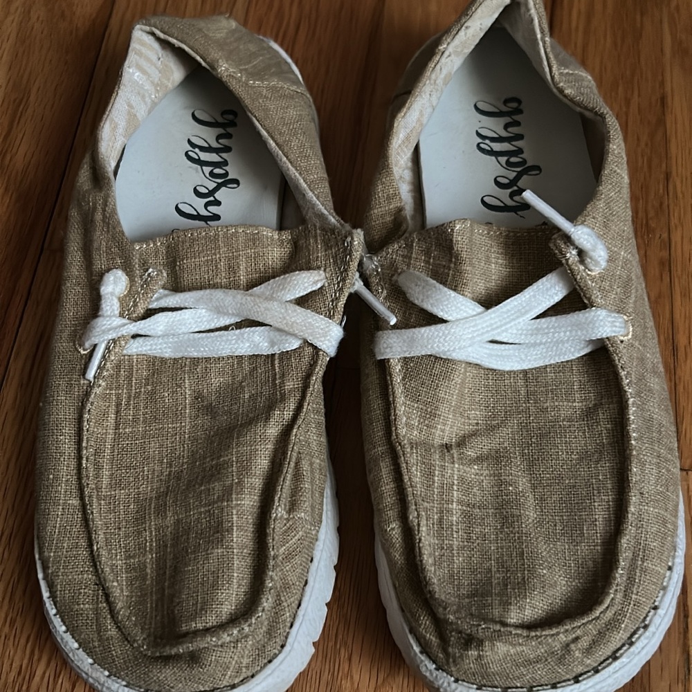 Gypsy Jazz Tan Loafers with White Laces